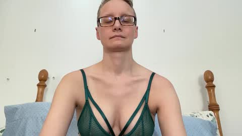 Snapshot of leahwilde chatting on February 26, 2025, 3:08 pm Lee online show from February 26, 2025, 3:08 pm