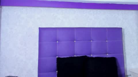 leamoreau__ online show from October 10, 2025, 12:15 pm