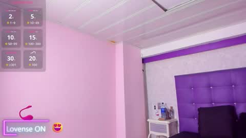 leamoreau__ online show from December 5, 2025, 12:14 pm