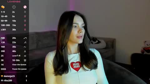 Leana online show from October 17, 2025, 8:00 pm