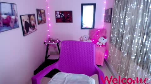 Leandra online show from February 26, 2025, 6:43 pm