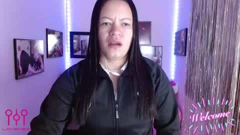 Leandra online show from September 11, 2025, 1:00 pm