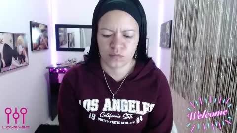 Leandra online show from October 15, 2025, 12:49 pm