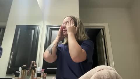 leanneluxecouple online show from October 6, 2025, 10:34 am