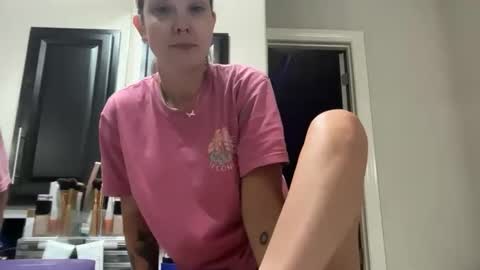 leanneluxecouple online show from October 21, 2025, 10:27 am