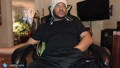 Snapshot of learoy chatting on December 11, 2024, 11:32 pm Learoy online show from December 11, 2024, 11:32 pm