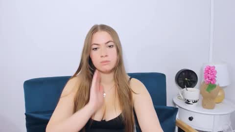 Lea online show from November 7, 2025, 2:17 pm