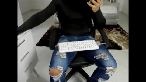 leather_king_of_bitches online show from April 19, 2026, 9:39 pm