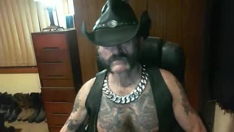 leathergreaser online show from September 16, 2025, 12:17 pm