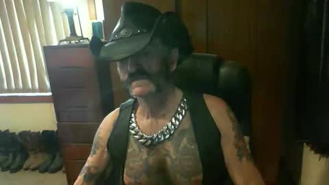 leathergreaser online show from September 18, 2025, 12:45 am