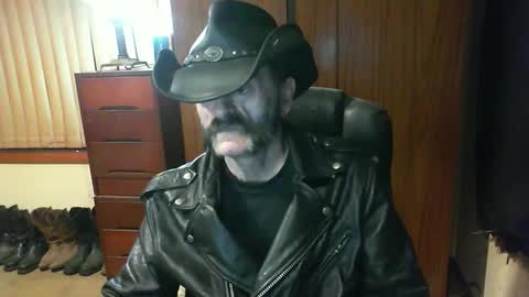 leathergreaser online show from September 22, 2025, 5:26 pm