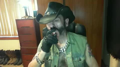 leathergreaser online show from December 17, 2025, 8:26 pm