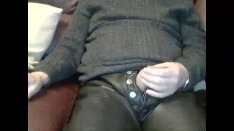 Snapshot of leatherpants68 chatting on December 1, 2025, 9:09 pm leatherpants68 online show from December 1, 2025, 9:09 pm