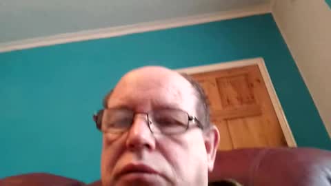 Snapshot of leatherpants68 chatting on December 20, 2025, 9:05 am leatherpants68 online show from December 20, 2025, 9:05 am