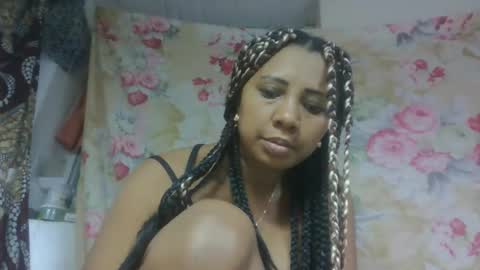 leatiana online show from April 9, 2026, 8:25 pm