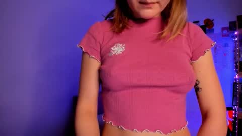 Snapshot of leazy_peasy chatting on December 14, 2025, 5:57 am Ellie online show from December 14, 2025, 5:57 am