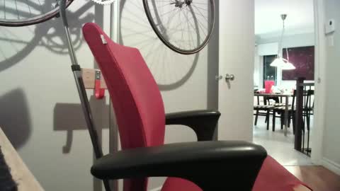 LeDoc  online show from October 9, 2025, 2:20 am