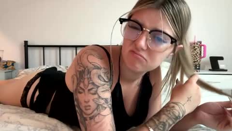 leeannerose online show from May 26, 2026, 11:12 pm