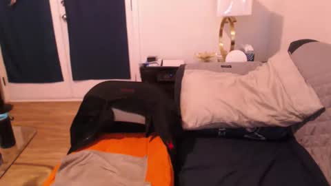 Snapshot of leeguy_hugedick chatting on November 4, 2025, 7:29 am Ebony DeafGuy online show from November 4, 2025, 7:29 am