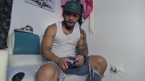 leenar_key online show from February 1, 2025, 2:02 pm