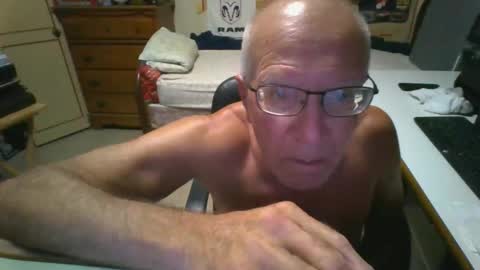 Snapshot of leezamm1132 chatting on May 2, 2026, 3:33 am leezamm1132 online show from May 2, 2026, 3:33 am
