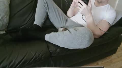 UK lover online show from April 8, 2026, 3:23 pm