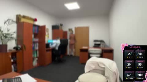 LegsLONG online show from February 27, 2025, 4:52 am