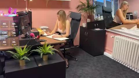 LegsLONG online show from September 12, 2025, 4:12 am