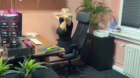 LegsLONG online show from October 9, 2025, 3:59 am