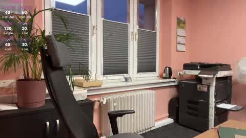 LegsLONG online show from October 28, 2025, 5:11 am