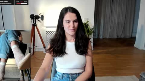 Elle  online show from March 29, 2026, 3:34 pm