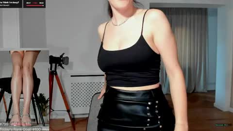 Snapshot of legswattitude chatting on April 25, 2026, 4:48 pm Elle online show from April 25, 2026, 4:48 pm