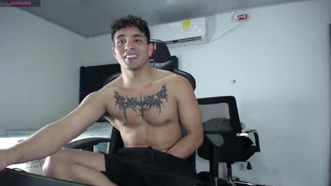  Lei  online show from December 28, 2024, 10:44 pm