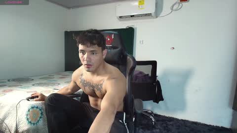  Lei  online show from January 17, 2025, 9:06 pm