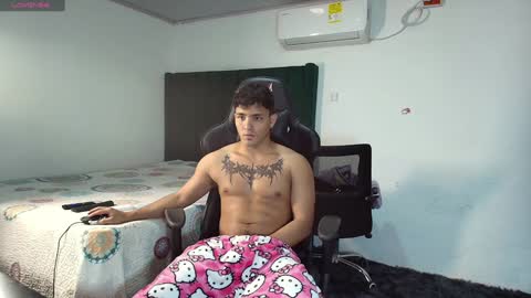  Lei  online show from February 4, 2025, 10:34 pm