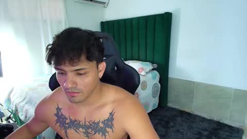 Snapshot of lei_77 chatting on February 18, 2026, 9:44 pm Lei online show from February 18, 2026, 9:44 pm