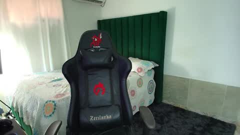 Snapshot of lei_77 chatting on February 19, 2026, 6:37 pm Lei online show from February 19, 2026, 6:37 pm