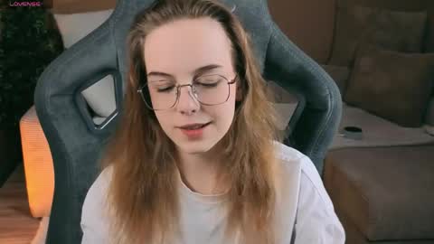 Snapshot of leiamurphy chatting on May 9, 2026, 2:44 pm Leia online show from May 9, 2026, 2:44 pm
