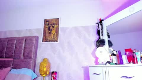 leidy_lara online show from April 24, 2026, 4:59 am