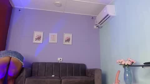 leidy_valencia online show from September 18, 2025, 1:46 pm