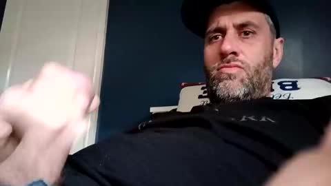 leightimmins001 online show from April 19, 2026, 6:21 pm