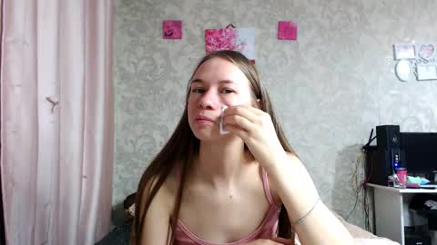 leila_bambi_ online show from October 22, 2025, 1:11 pm