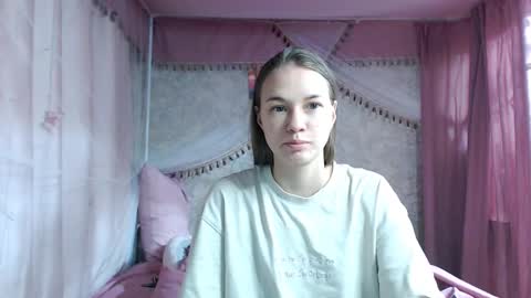 leila_bambi_ online show from November 27, 2025, 6:21 pm