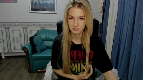 Snapshot of leila_morriss chatting on December 2, 2024, 7:03 am Leila Morriss online show from December 2, 2024, 7:03 am