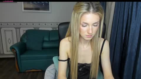 Snapshot of leila_morriss chatting on December 9, 2024, 1:18 am Leila Morriss online show from December 9, 2024, 1:18 am