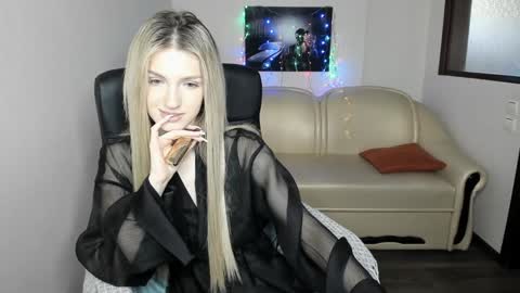 Snapshot of leila_morriss chatting on December 11, 2024, 12:02 am Leila Morriss online show from December 11, 2024, 12:02 am