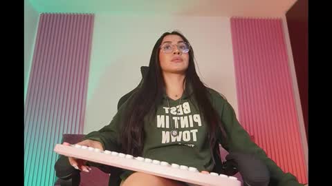 Snapshot of leila_petitee chatting on February 22, 2026, 11:31 am Leila online show from February 22, 2026, 11:31 am