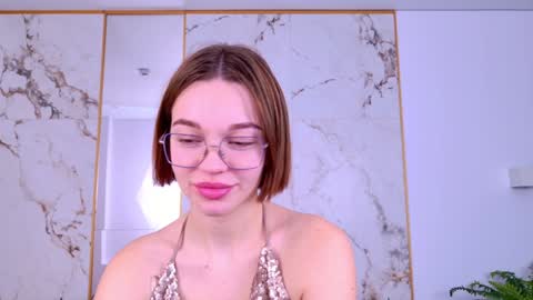 LeilaLawson online show from December 19, 2024, 7:07 pm