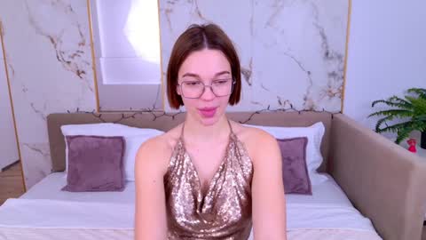 LeilaLawson online show from December 19, 2024, 10:10 pm