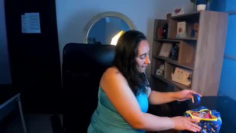Snapshot of leilasmith_ chatting on June 2, 2026, 11:34 am Leila online show from June 2, 2026, 11:34 am